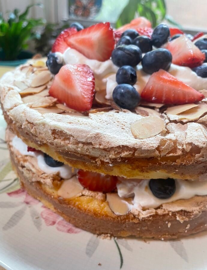 Party Meringue Cake (Blitz Torte)